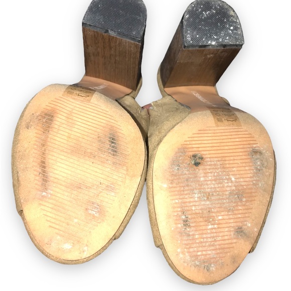 BCBG clog style nude suede open toe sandal heel with dark brown wood like heel - Picture 2 of 3